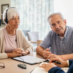 a_senior_talking_to_a_doctor_using_smarto