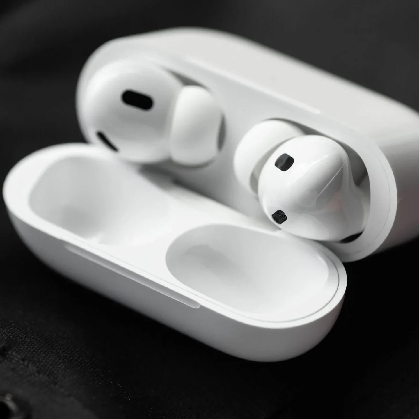 the_apple_airpods_pro2_is_shown_in_this_image_with_earbuds_case_open